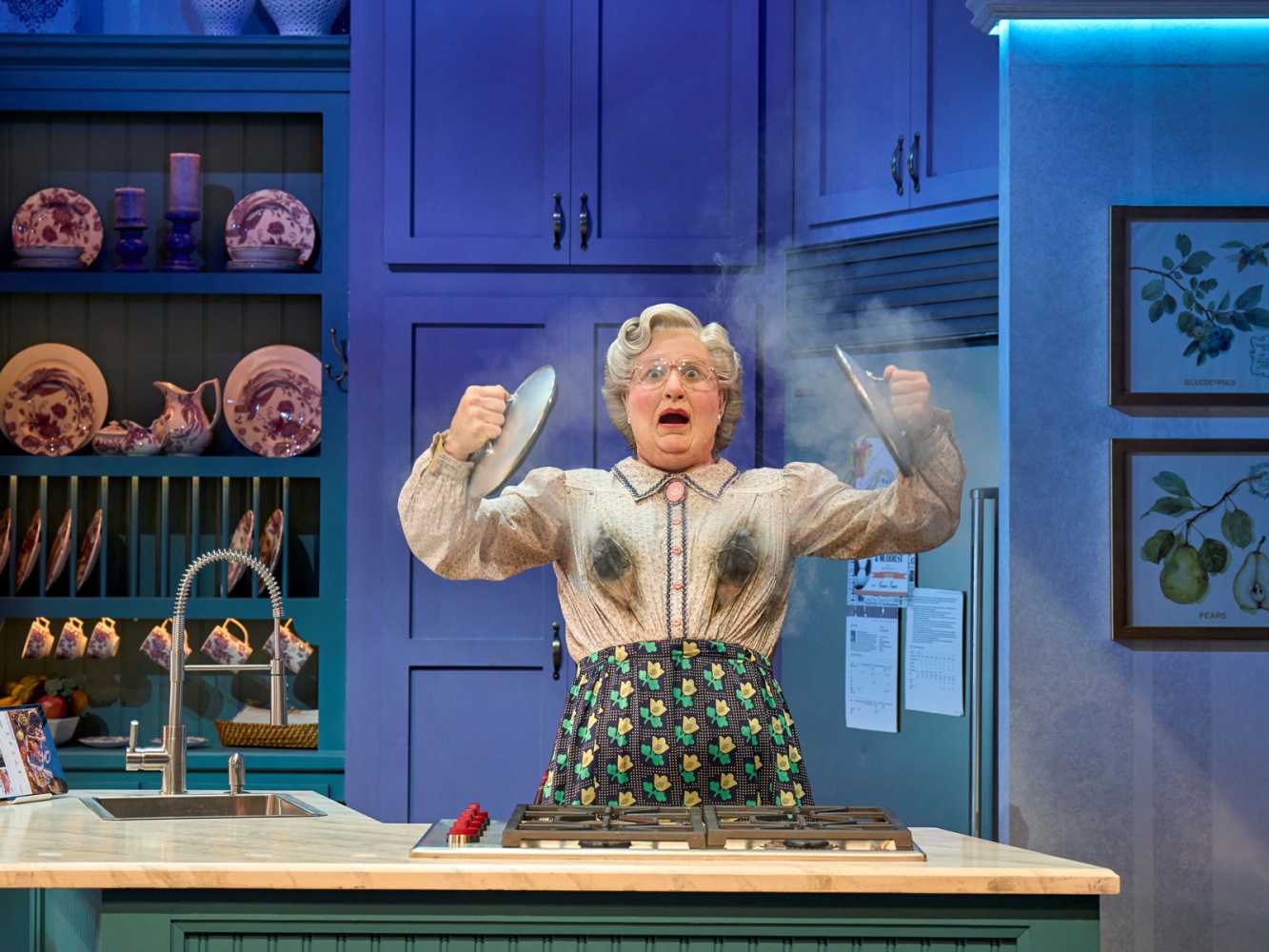 Mrs Doubtfire - back in the West End (photo: Manuel Harlan)