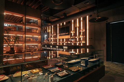 The Robusto Bar combines high-end dining and cocktails with an extensive selection of cigars