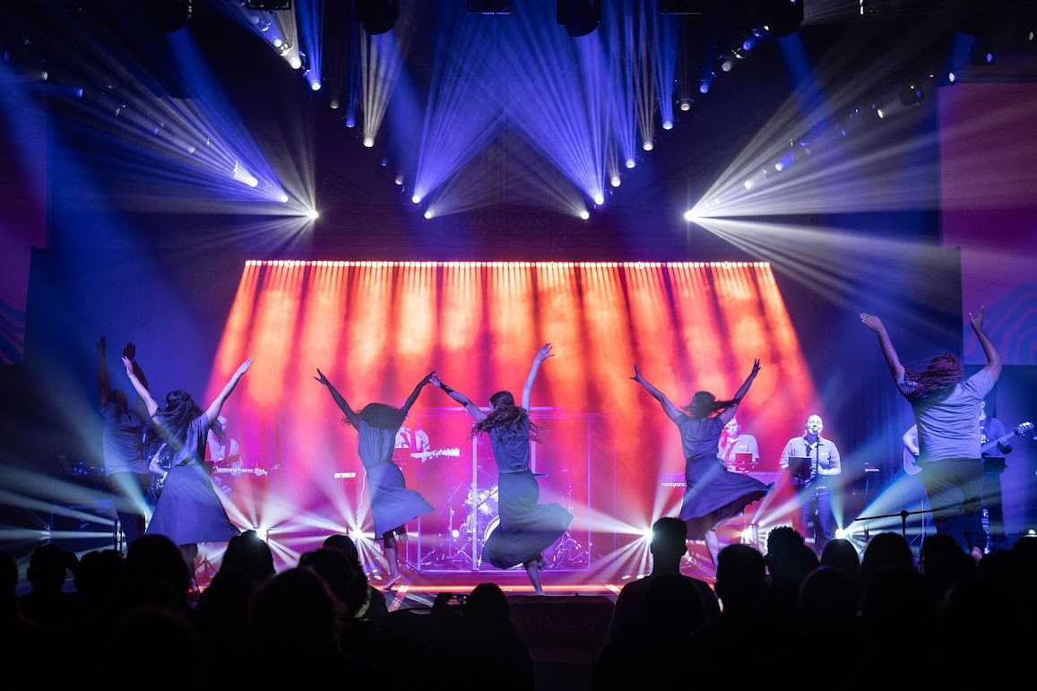 Attendees enjoyed high-energy performances by Unbound, a contemporary worship band (photo: Kevin Diaz)