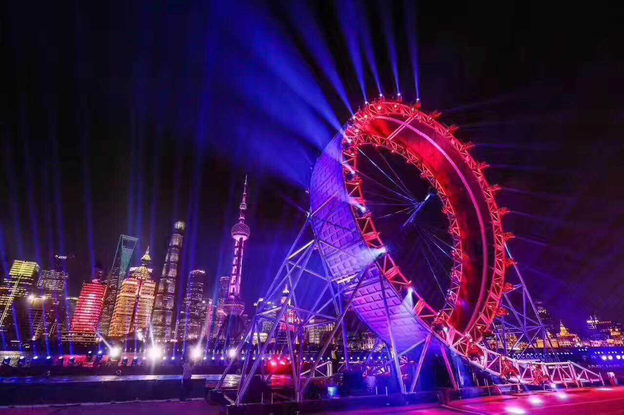 Terry Grant repeated his Jaguar SUV F-PACE loop-the-loop stunt on the Bund in Shanghai