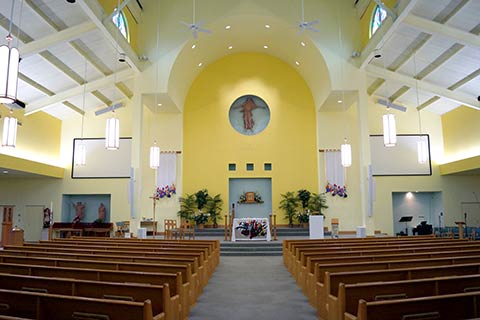 The columns that flanked the altar provided the perfect location for the Entasys loudspeakers