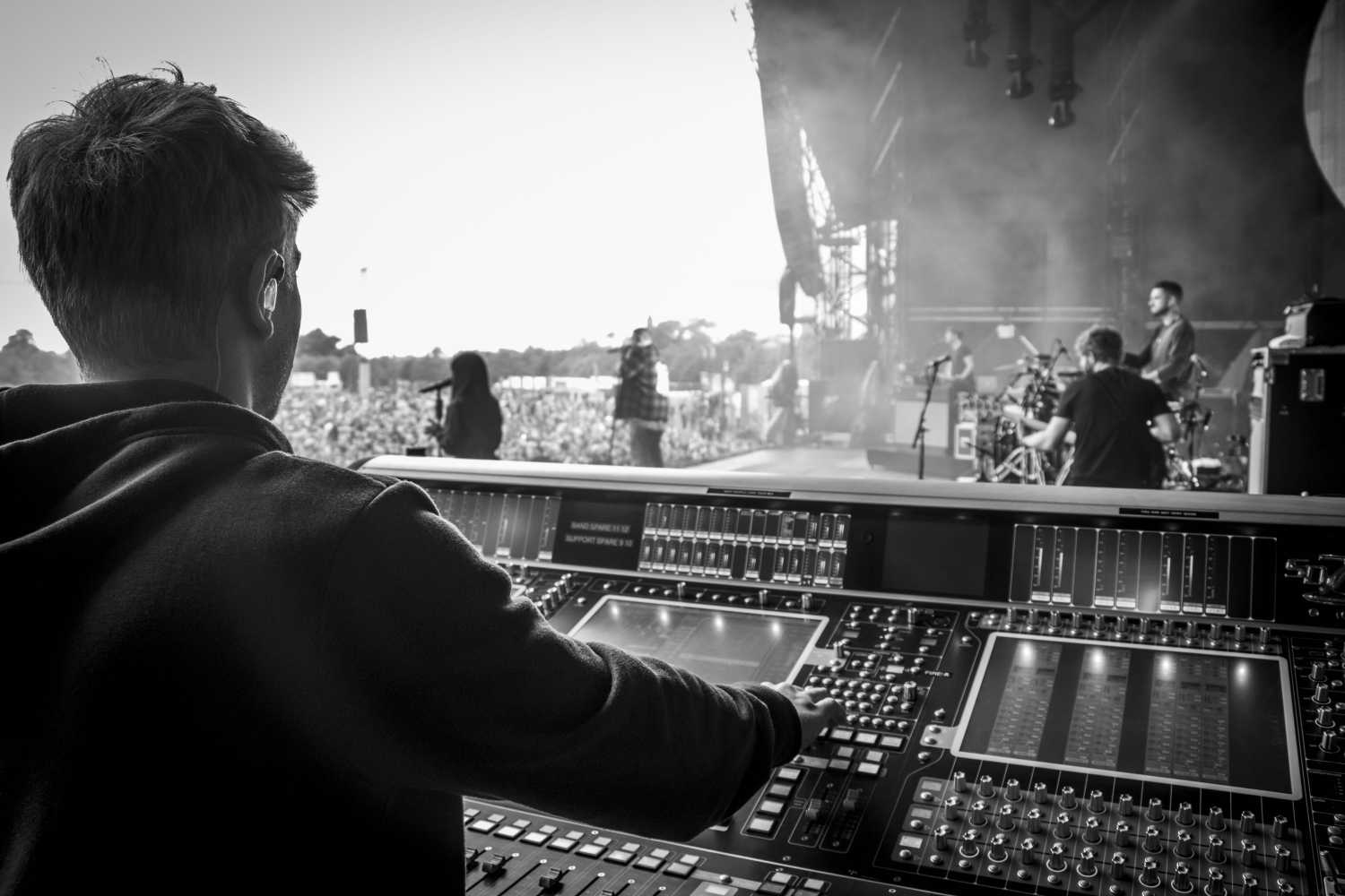 Front of House engineer Rob Sadler and monitor engineer Jamie Tinsley both deployed DiGiCo SD7s (© David Berry)