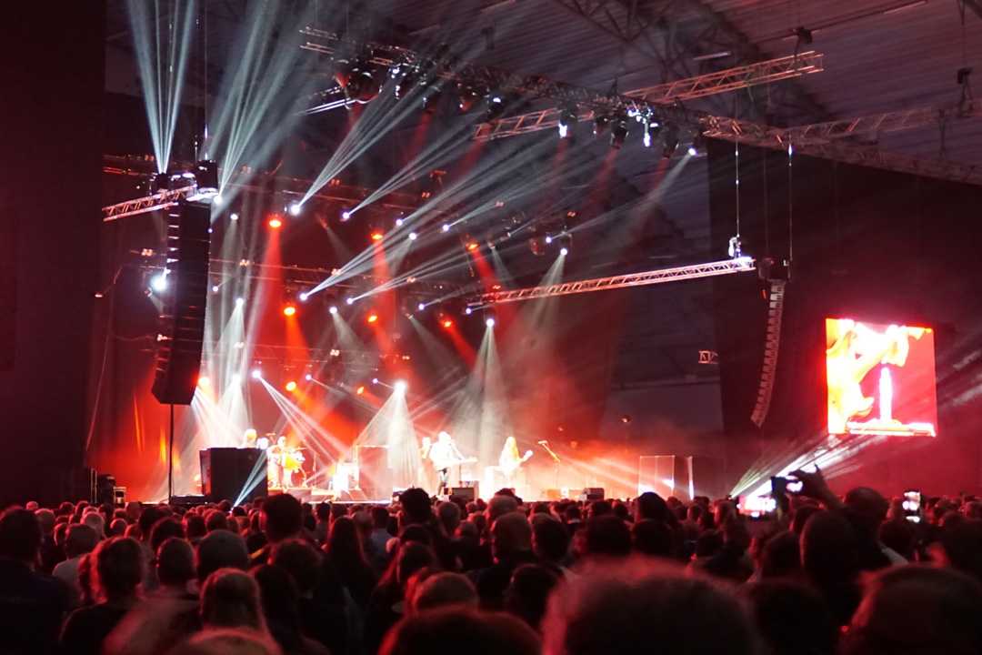 Sting performs at Bodø Nordlandshallen with the LR18 line-array