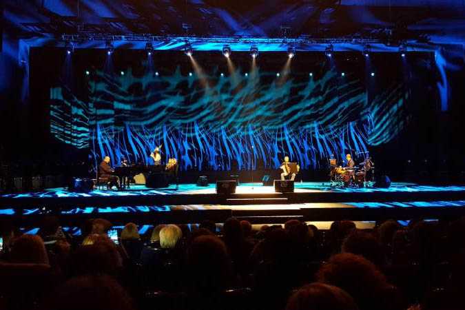 Folk music artist Bozo Vrećo played Belgrade's Sava Center