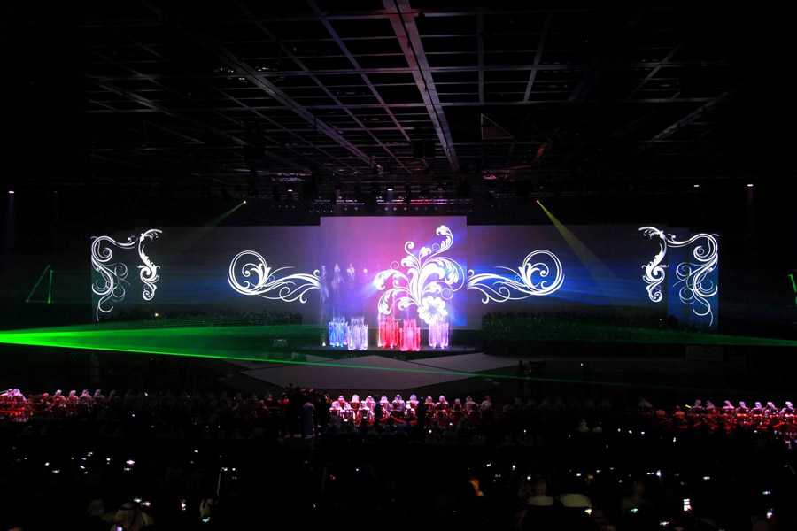 The AUE invited Dubai-based Fountains International Events to craft a video and lighting show