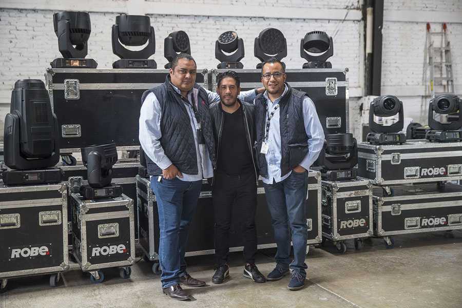 LED Project’s Sergio serrano in the centre, with SHOWCO’s Mario Torres Vazquez (left) and Luis Becerril Rosales