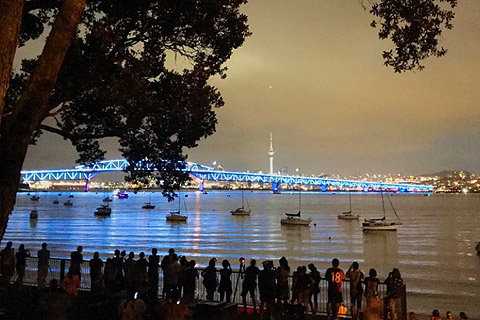 Thousands of individual LED pixels cover the bridge’s steel lattice work and its main arch