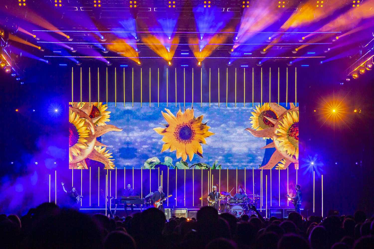 Lighting for the UK and European dates was supplied by London based Neg Earth (photo: Lindsay Cave)