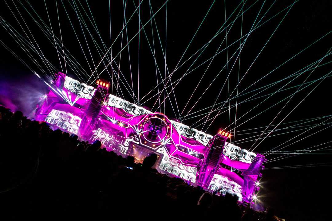 Kvant Show Production supplied six Spectrum 20 full-colour laser display systems and two LD 30 Spectrum units for the laser mapping of the main stage