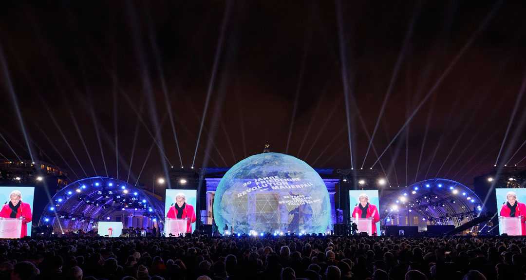 Celebrating the 30th anniversary of the fall of the Berlin Wall (photo: Manfred Vogel)