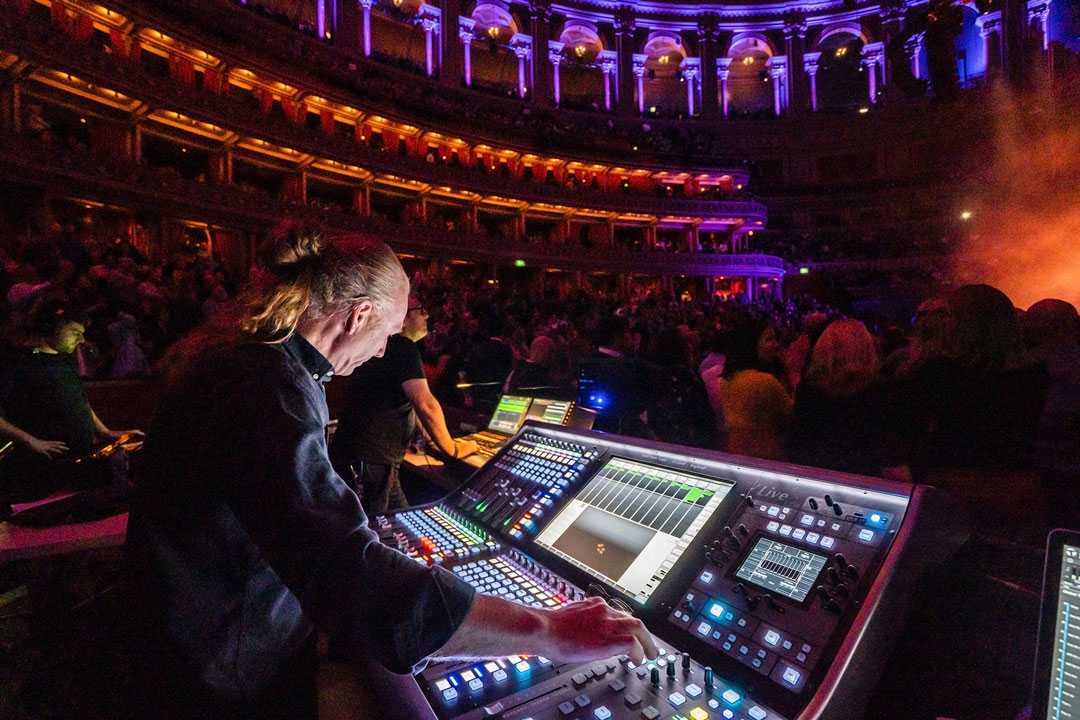 Patrol Matt west mixes on the L550 (photo: Bradley Quinn)