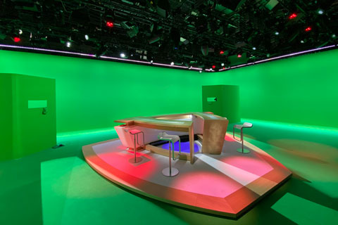 The new set, treated entirely in inlaid green paint, required a lighting installation to illuminate the entire cyclorama and floor