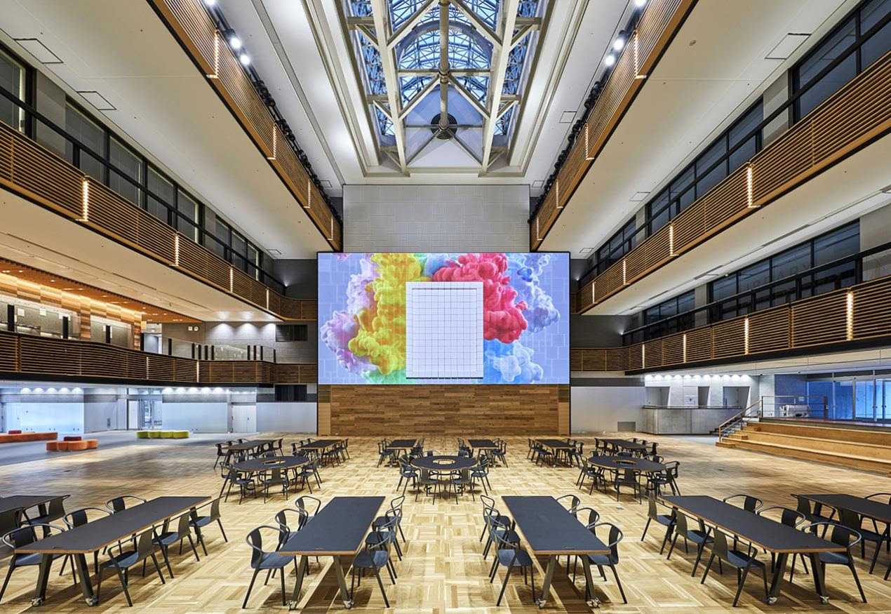 The Christie laser projector displays vibrant images on the ‘kinetic wall’ in the atrium