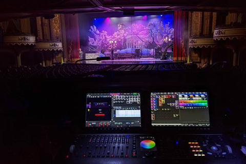 The creative team employed SolaFrame Theatre, SolaFrame 3000 and SolaHyBeam 3000 fixtures