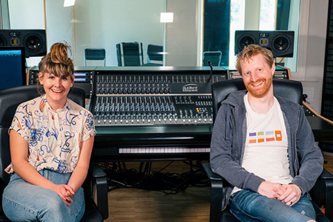 Students are taught by producers/songwriters Olivia Lundberg and Jarl Furingsten