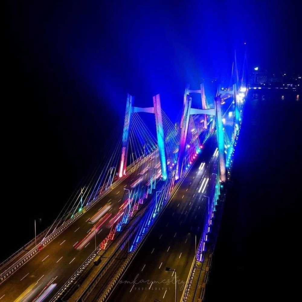 The eight-lane wide bridge connects Bandra with Worli