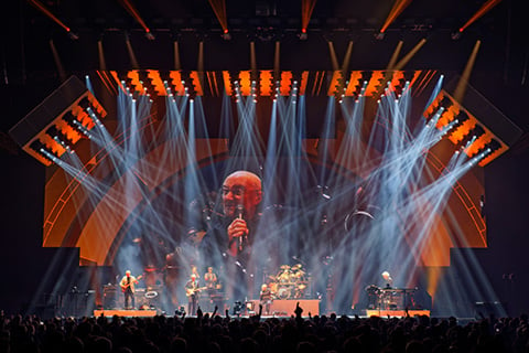 Patrick Woodroffe and Roland Greil designed the set and lighting for the tour (photo: M H Vogel)