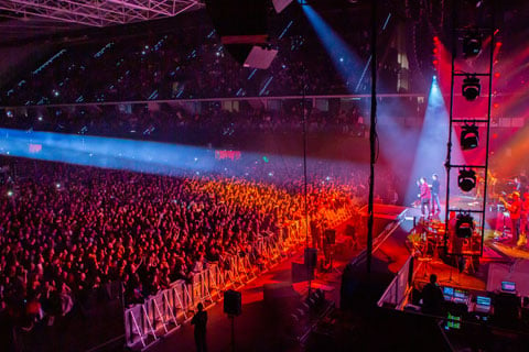 Showtec Sunstrips have been used as part of the lighting setup throughout the tour (photo: Maria Jiménez for Navarra Arena)