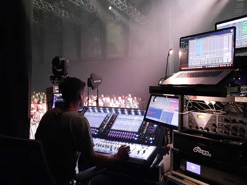 Monitor engineer Fred Pignatelli deployed a KLANG immersive in-ear monitor system, along with a DiGiCo SD12