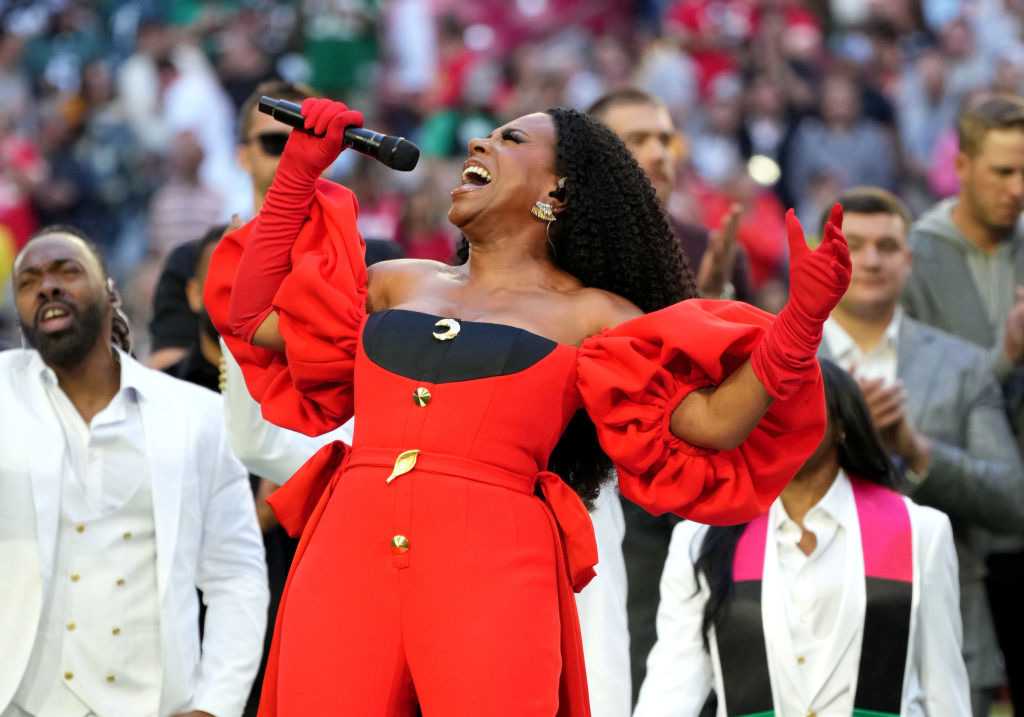 Sheryl Lee Ralph performs during Super Bowl LVII (photo: Mazur/Getty Images for Roc Nation)