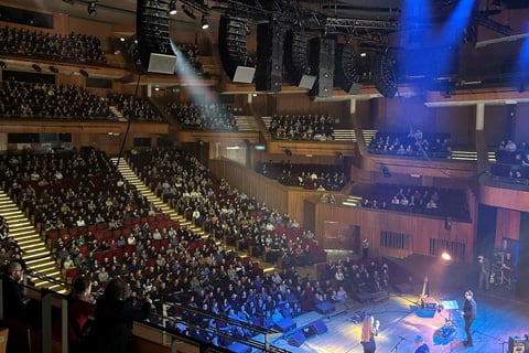 The concert, part of the Obywatele Republiki music project, was attended by 1,800 guests