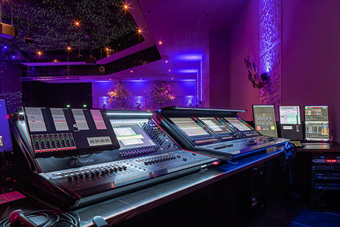 Autograph Sound supplied a Quantum 338 for FOH and a Quantum 225 for stage monitoring